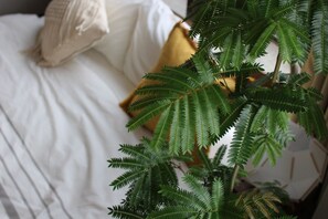 Interior detail - Koru Takanawa Gateway Hostel Cafe&Bar (Tokyo)