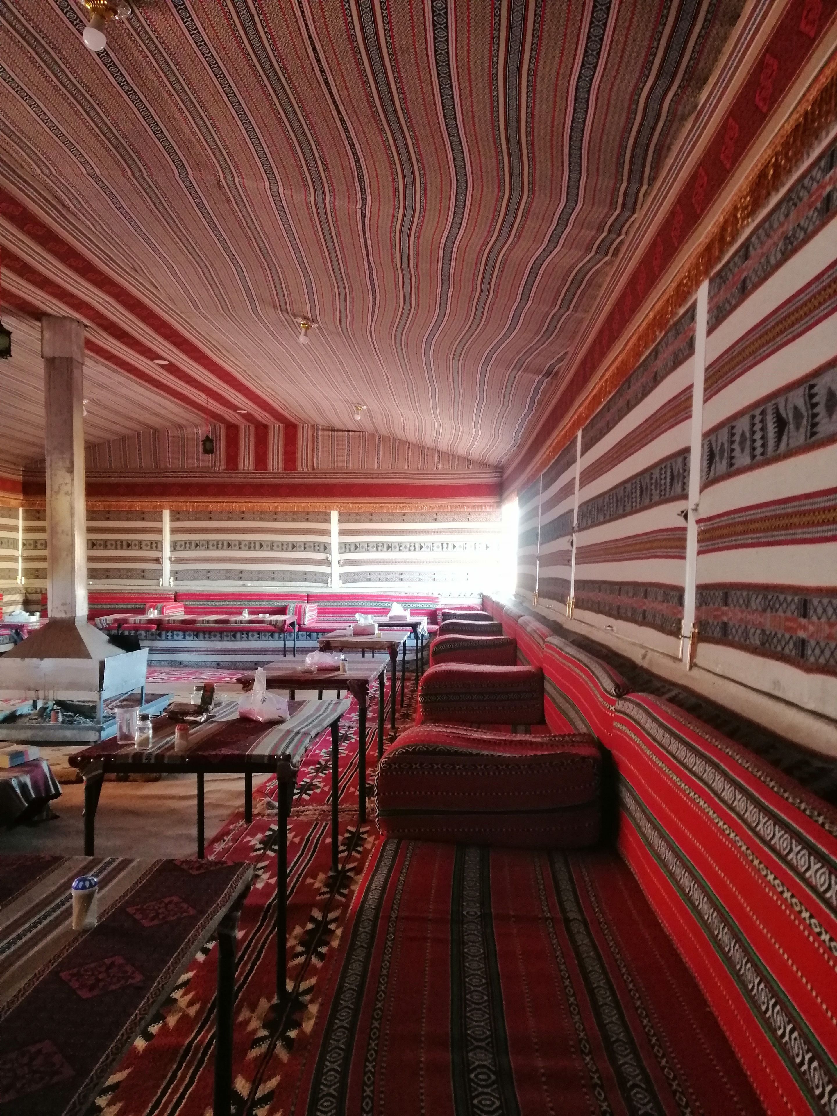 高級寢具、筆電工作  空間、床單