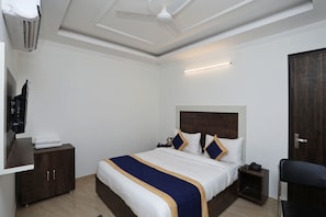 Deluxe Double Room, 1 King Bed, Non Smoking, City View | 20 bedrooms, premium bedding, down comforters, in-room safe
