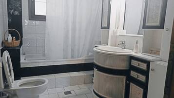 Classic House, 3 Bedrooms, Sea View | Bathroom | Shower, towels, shampoo