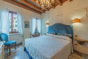 2 bedrooms, in-room safe, desk, iron/ironing board