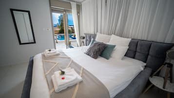 Luxury Apartment, Multiple Beds, Non Smoking, Sea View | 3 bedrooms, in-room safe, individually decorated, individually furnished