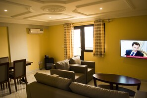 Suite, Non Smoking | 20 bedrooms, minibar, in-room safe, individually decorated - Hôtel JOUVENCE INTERNATIONAL (Yaoundé)