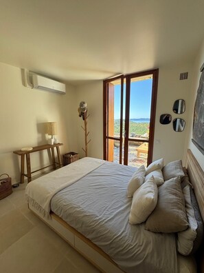 3 habitaciones, tabla de planchar con plancha y ropa de cama 