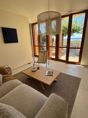 Living area - Charming house Gaou Benat. Terrace with exceptional views. (Bormes-les-Mimosas)