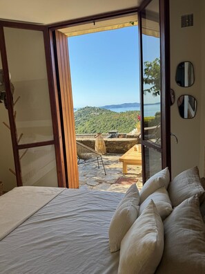 3 chambres, fer et planche Ă repasser, draps fournis