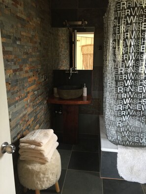 Design Apartment, 1 Double Bed, Non Smoking, Ocean View | Bathroom shower - Punta ballena lodge (Pichilemu)