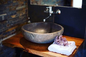 Design Apartment, 1 Double Bed, Non Smoking, Ocean View | Bathroom | Combined shower/tub, spring water tub, rainfall showerhead - Punta ballena lodge (Pichilemu)