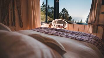 Design Apartment, 1 Double Bed, Non Smoking, Ocean View | Iron/ironing board, bed sheets