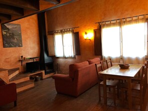 TV, fireplace - Rural apartment L'Alzina for 2 people (Tavertet)