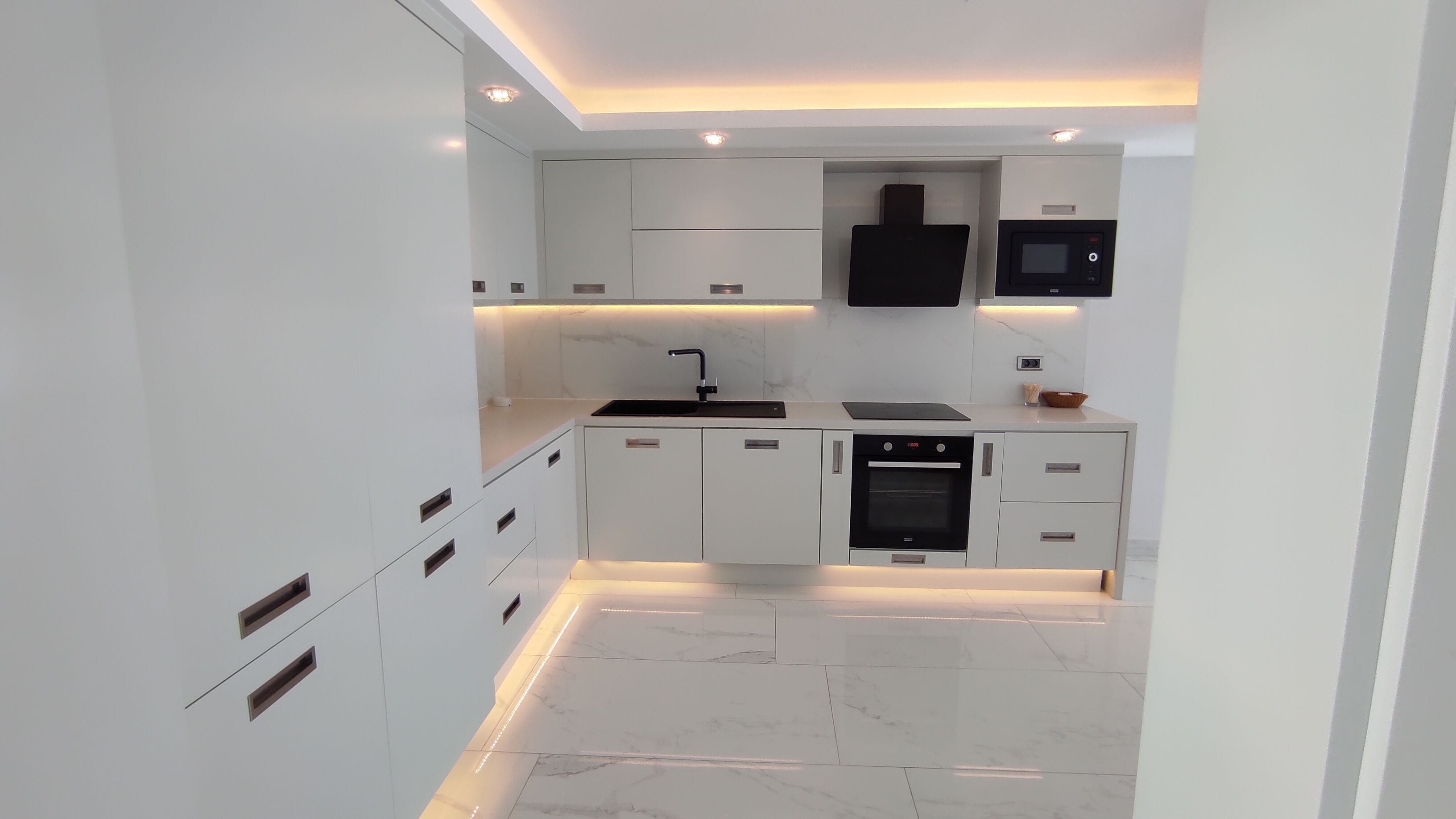 deluxe condo, 3 bedrooms, non smoking, sea view | private kitchen