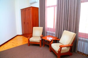 Standard Twin Room | In-room safe, desk, iron/ironing board, free WiFi