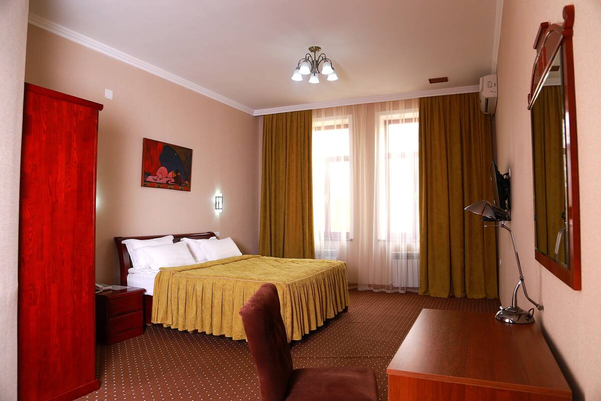 Superior Single Room | In-room safe, desk, iron/ironing board, free WiFi
