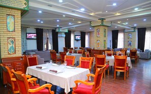 Breakfast, lunch and dinner served - Khujand Grand Hotel (Khujand)