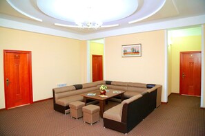Lobby sitting area - Khujand Grand Hotel (Khujand)