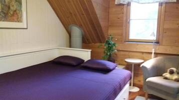 5 bedrooms, iron/ironing board, free WiFi, bed sheets