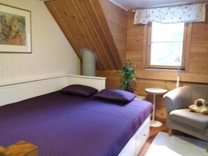 5 bedrooms, iron/ironing board, free WiFi, bed sheets