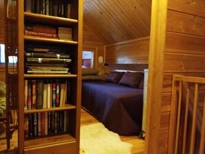 5 bedrooms, iron/ironing board, free WiFi, bed sheets