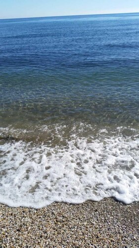 Kaunis asunto meren rannalla