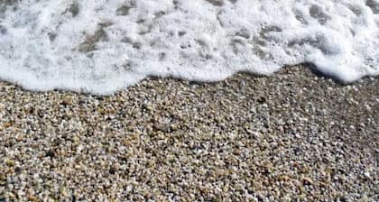 Kaunis asunto meren rannalla