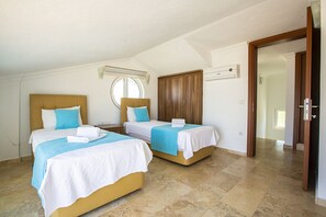 4 chambres, fer et planche à repasser, lit parapluie, Wi-Fi gratuit