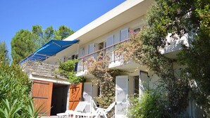 Exterior - California-style villa 4 bedrooms, terrace with sea view, parking, pets allowed (Le Lavandou)