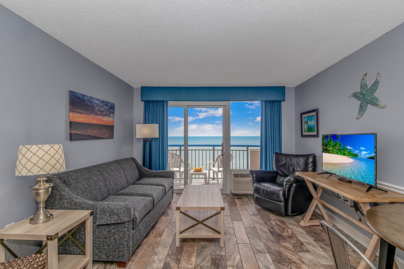 Beautifully Decorated! - Boardwalk Resort Unit 1030 - Direct Oceanfront!  Sleeps 6!