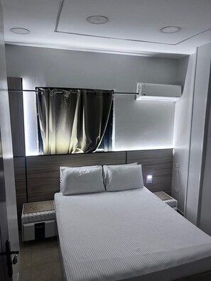 Premium bedding, down comforters, pillowtop beds, minibar - Abdeen Palace Hotel (Cairo)