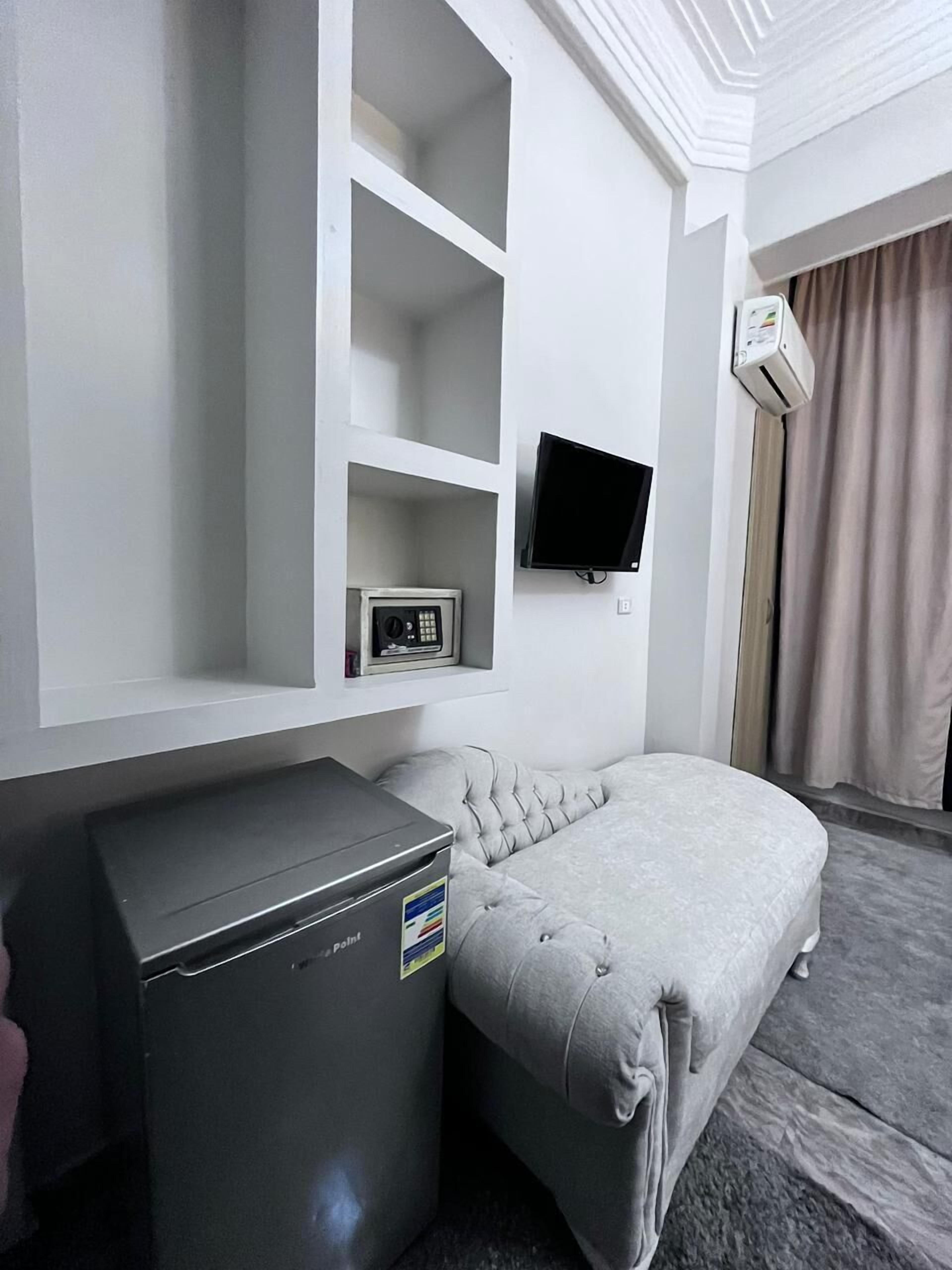 Hochwertige Bettwaren, Daunenbettdecken, Pillowtop-Betten, Minibar