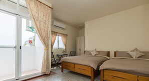 Premium Quadruple Room, 2 Queen Beds, Sea View | Blackout curtains, soundproofing, free WiFi, bed sheets - Blackfoot Homestay (Taitung)