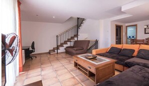 Smart TV - THE HOUSE OF LA VEGA (Villaspesa)