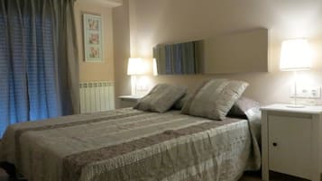 3 slaapkamers, een bureau, een strijkplank/strijkijzer, wifi