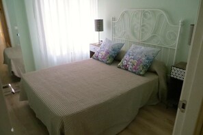 3 dormitorios, escritorio, tabla de planchar con plancha y wifi