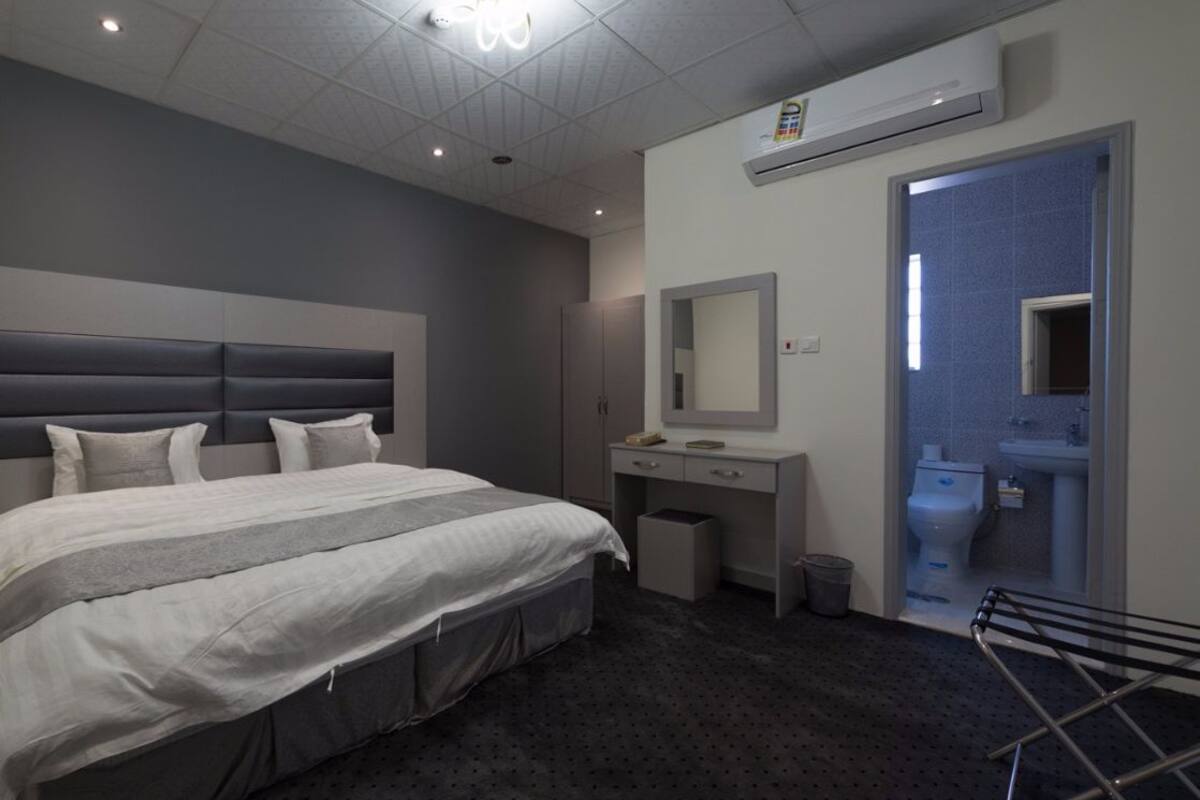 Habitación doble clásica | Baño | Regadera, amenidades de baño gratuitas, toallas