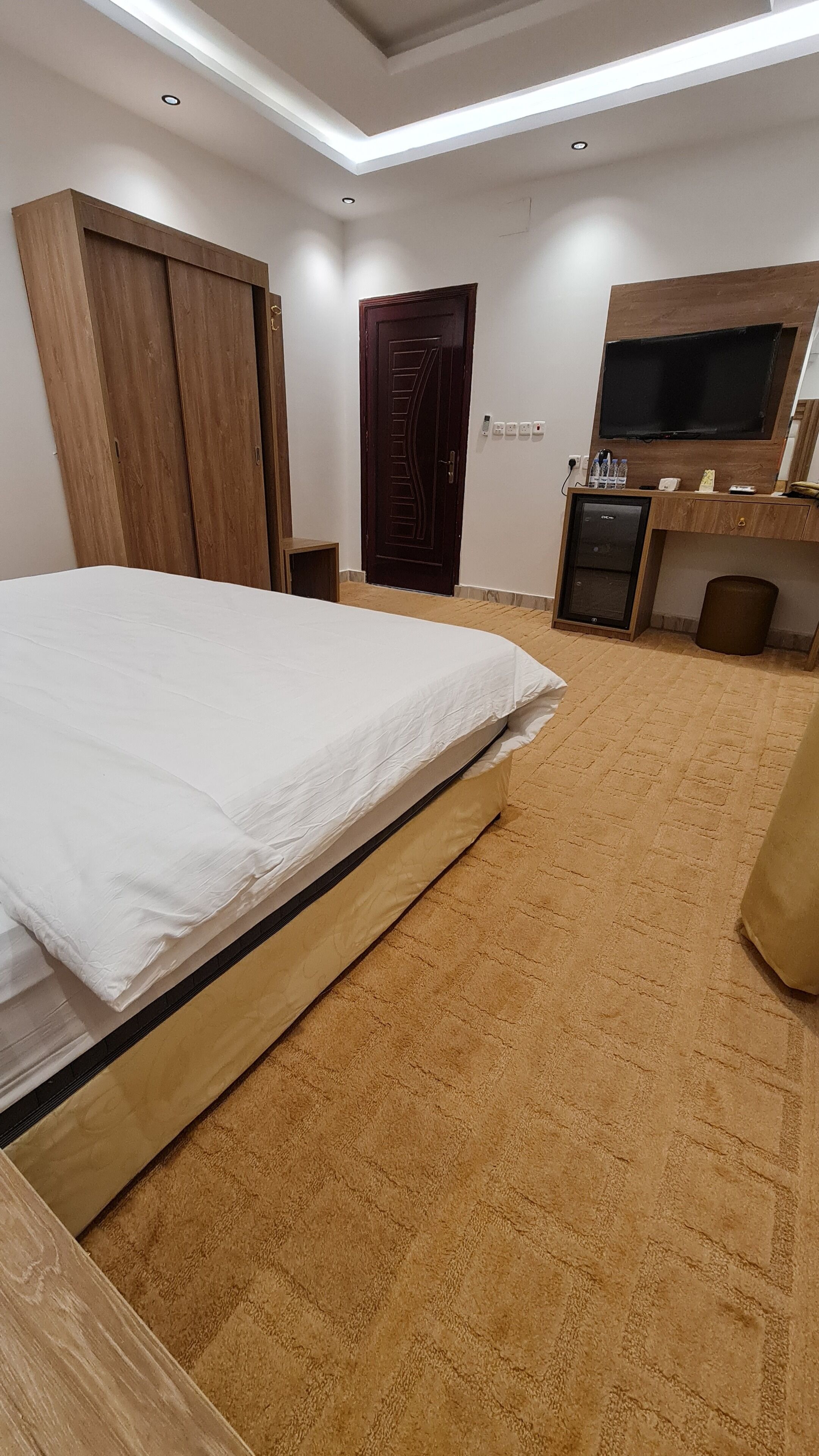 Habitación doble Deluxe | Cortinas blackout, camas extra, wifi gratis y ropa de cama 