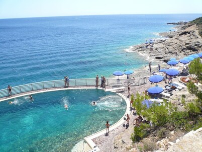 Four-room apartment in the Capo D'Arco area with direct access to the sea