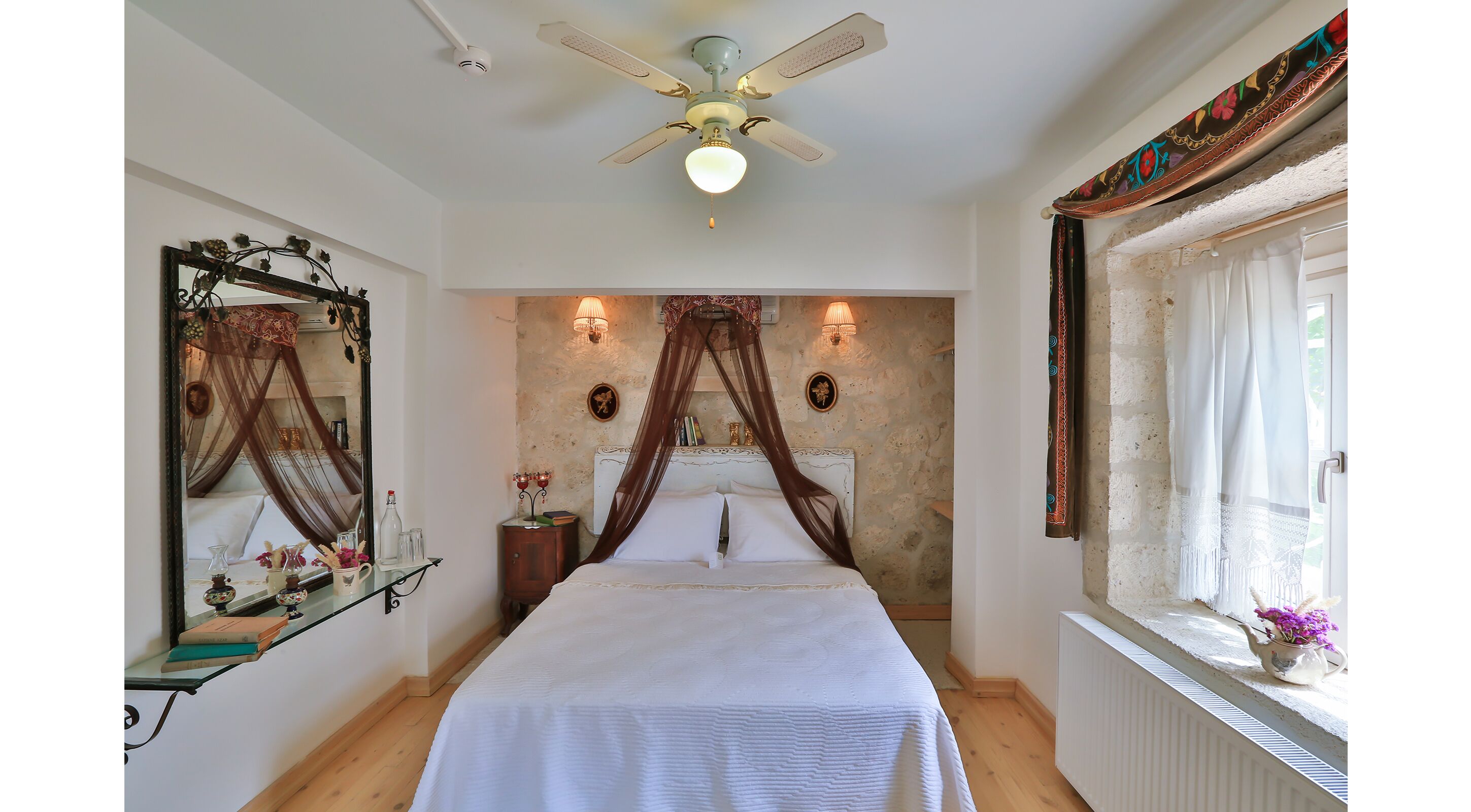 Luxury Stone Villa,Large Garden,Swimming Pool, Very Close the Beautiful Beach .