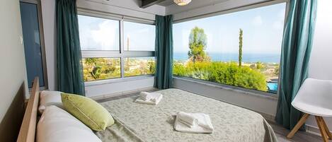 3 bedrooms, iron/ironing board, travel crib, free WiFi