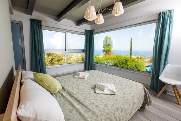 3 bedrooms, iron/ironing board, travel cot, free WiFi