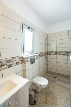 Douche, serviettes fournies