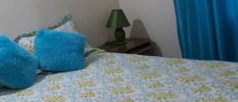 Klassieke villa, meerdere bedden, toegankelijk voor mindervaliden, uitzicht op tuin | 2 slaapkamers, een kluis op de kamer, individueel gedecoreerd