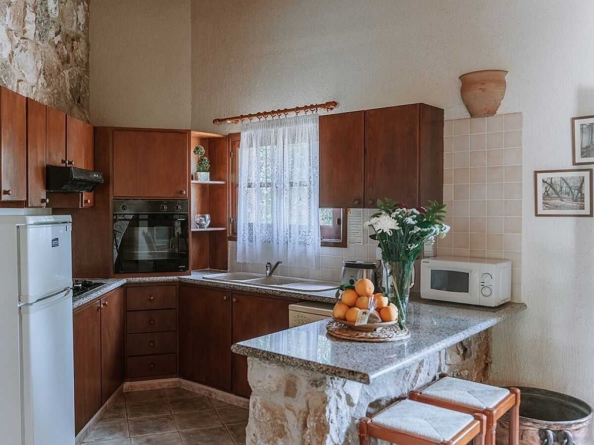 Wasserkocher mit Kaffee-/Teezubehör, Kühlschrank, Mikrowelle, Ofen