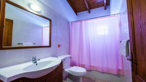 浴缸、提供毛巾