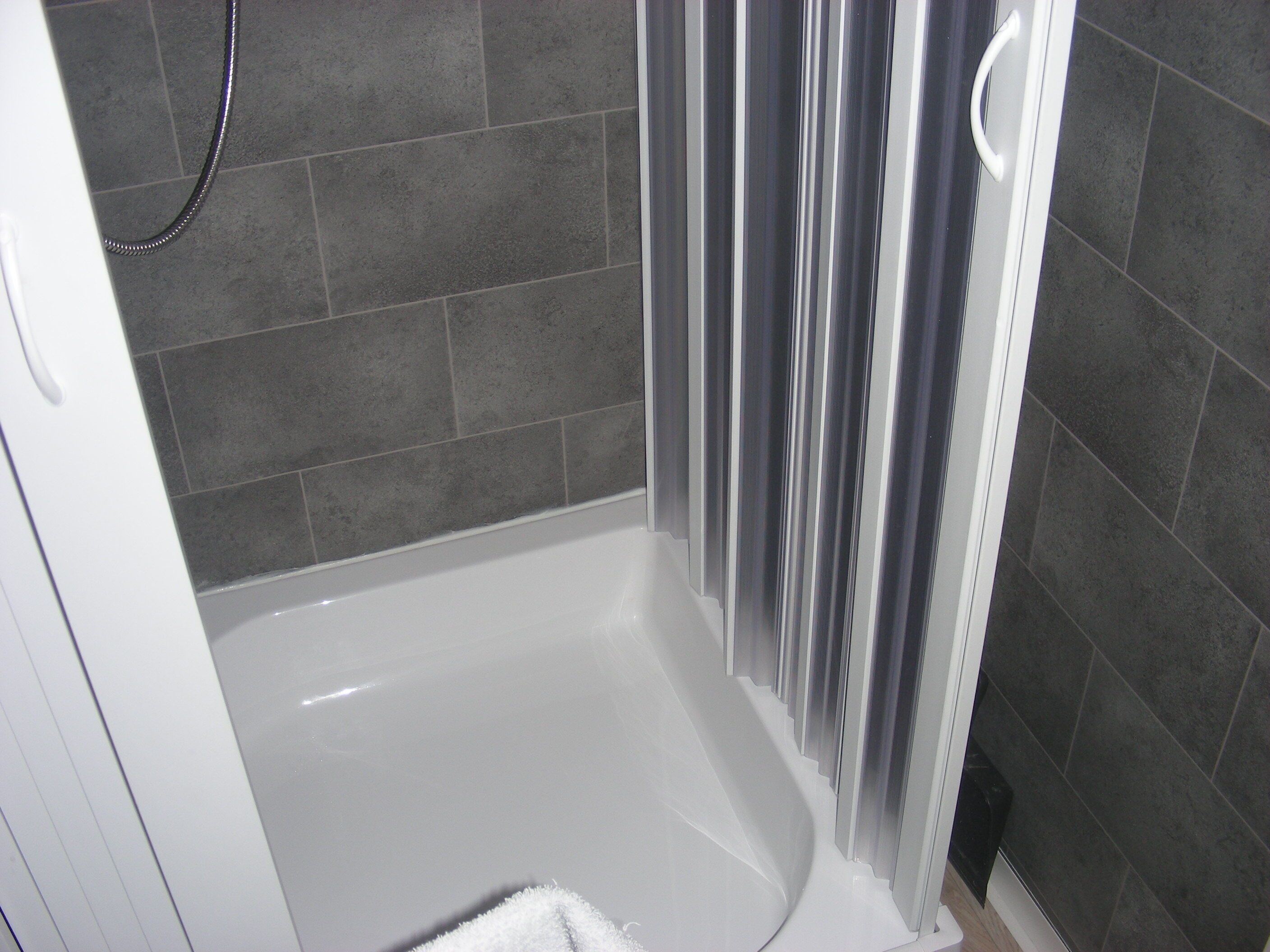 Dusche, Handtücher, Seife, Toilettenpapier