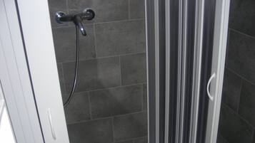 Dusche, Handtücher, Seife, Toilettenpapier