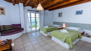 3 habitaciones, tabla de planchar con plancha y cuna de viaje 