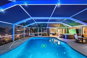Indoor pool, a heated pool - Sunset Canal - Waterfront Luxury, Heated Salt Pool, Dock, Kayaks,  Bikes & Golf (Cape Coral)