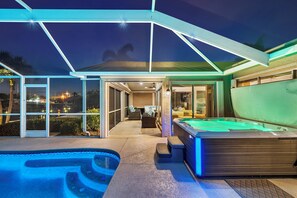 Piscina coperta, una piscina riscaldata