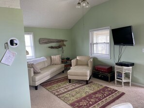 Sophia's Cozy Cottage | Cofres nos quartos, individualmente decorados