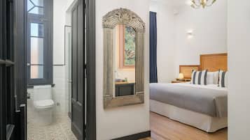 201 | Ropa de cama de alta calidad, edredón, camas con pillow-top y minibar
